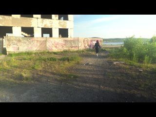 4k cum on her tongue in an abandoned port